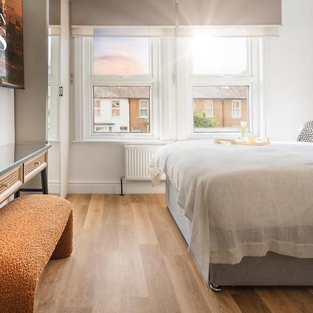 Newly Designed, 2Br Apt, 5Min From Northwood London Tube Station, Nato Hq, Ideal For Wembley, Warner Studio, Contractors Dış mekan fotoğraf