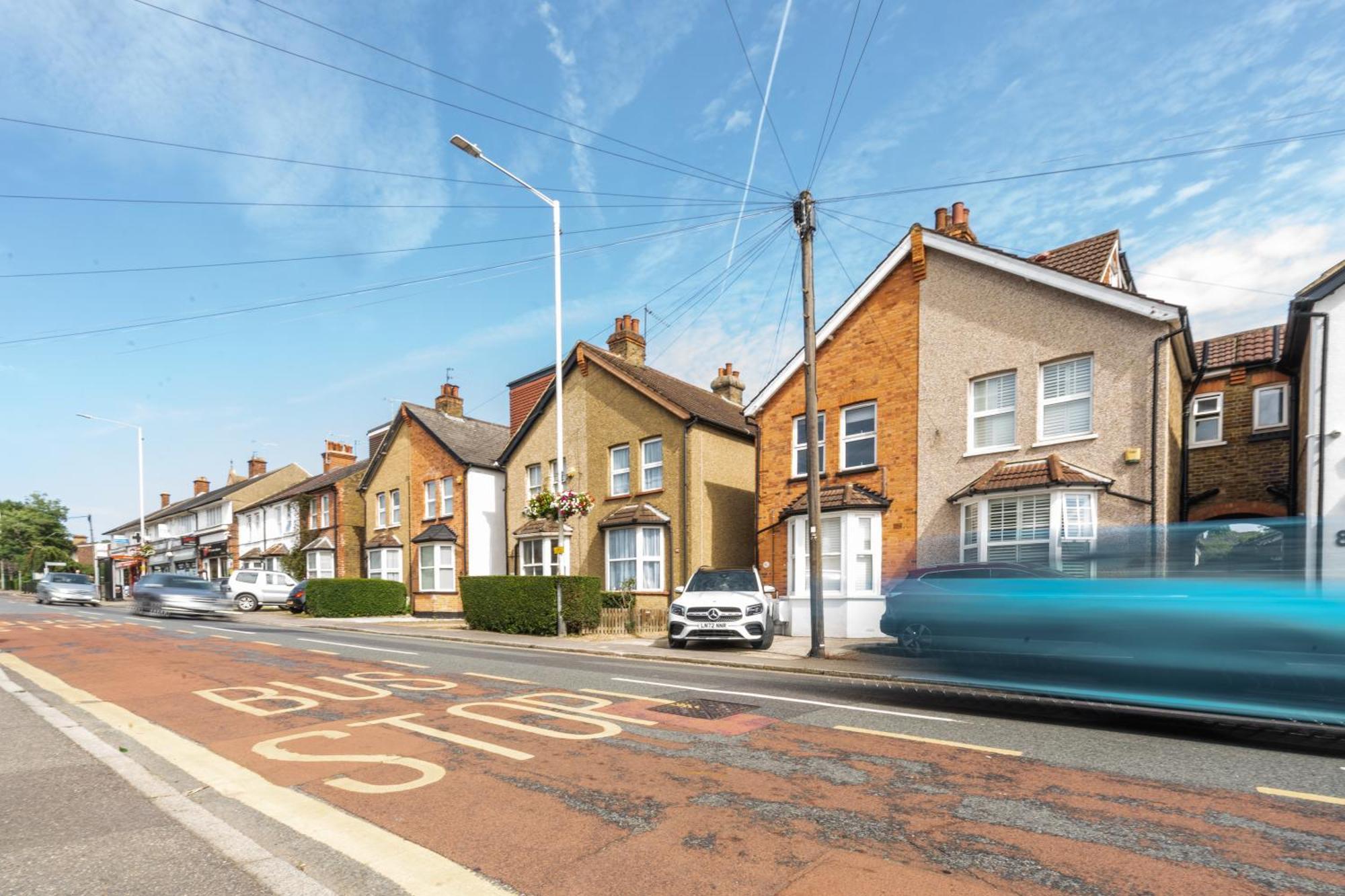 Newly Designed, 2Br Apt, 5Min From Northwood London Tube Station, Nato Hq, Ideal For Wembley, Warner Studio, Contractors Dış mekan fotoğraf