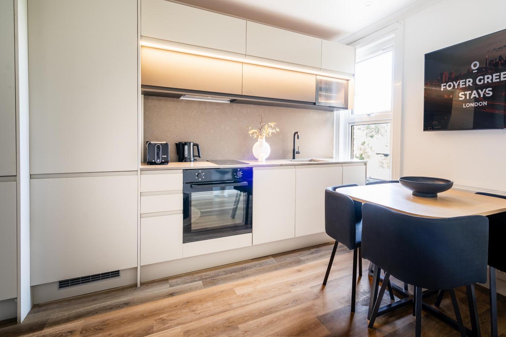 Newly Designed, 2Br Apt, 5Min From Northwood London Tube Station, Nato Hq, Ideal For Wembley, Warner Studio, Contractors Dış mekan fotoğraf