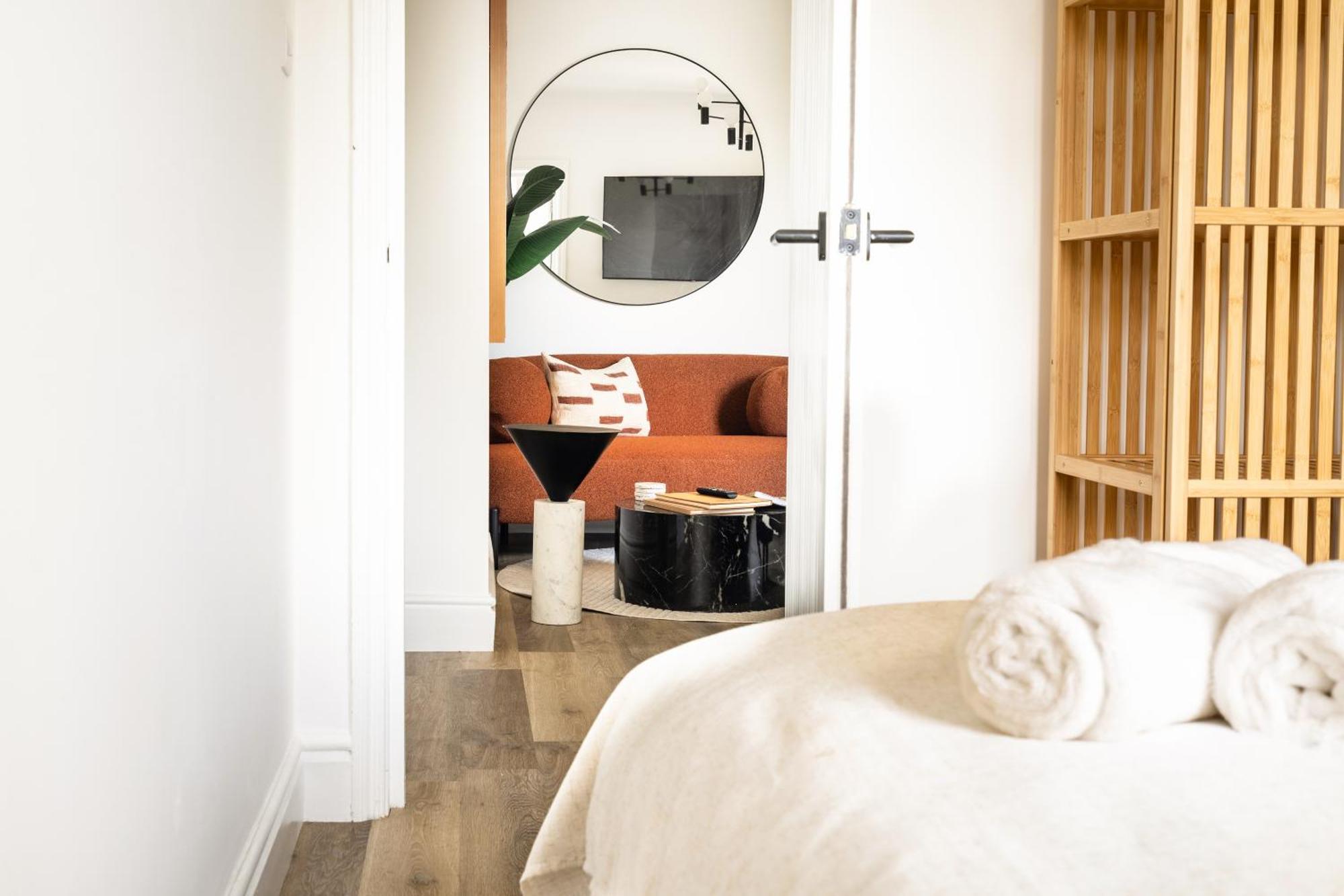 Newly Designed, 2Br Apt, 5Min From Northwood London Tube Station, Nato Hq, Ideal For Wembley, Warner Studio, Contractors Dış mekan fotoğraf