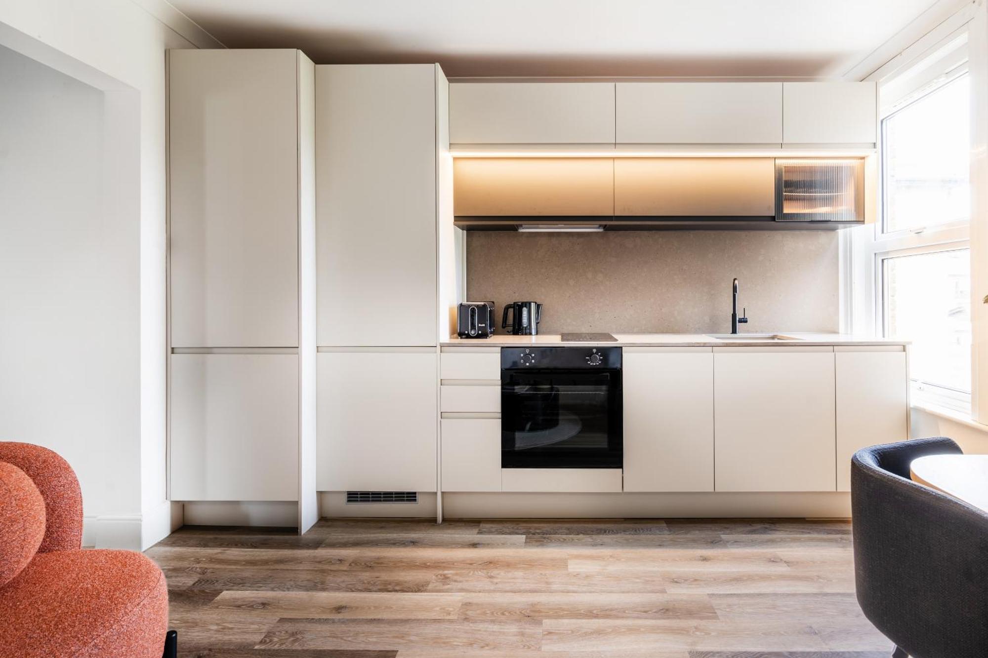 Newly Designed, 2Br Apt, 5Min From Northwood London Tube Station, Nato Hq, Ideal For Wembley, Warner Studio, Contractors Dış mekan fotoğraf