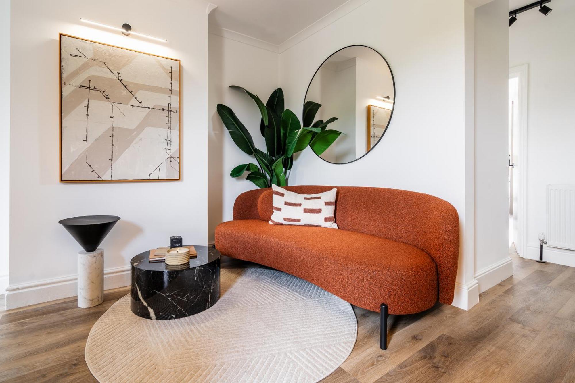 Newly Designed, 2Br Apt, 5Min From Northwood London Tube Station, Nato Hq, Ideal For Wembley, Warner Studio, Contractors Dış mekan fotoğraf