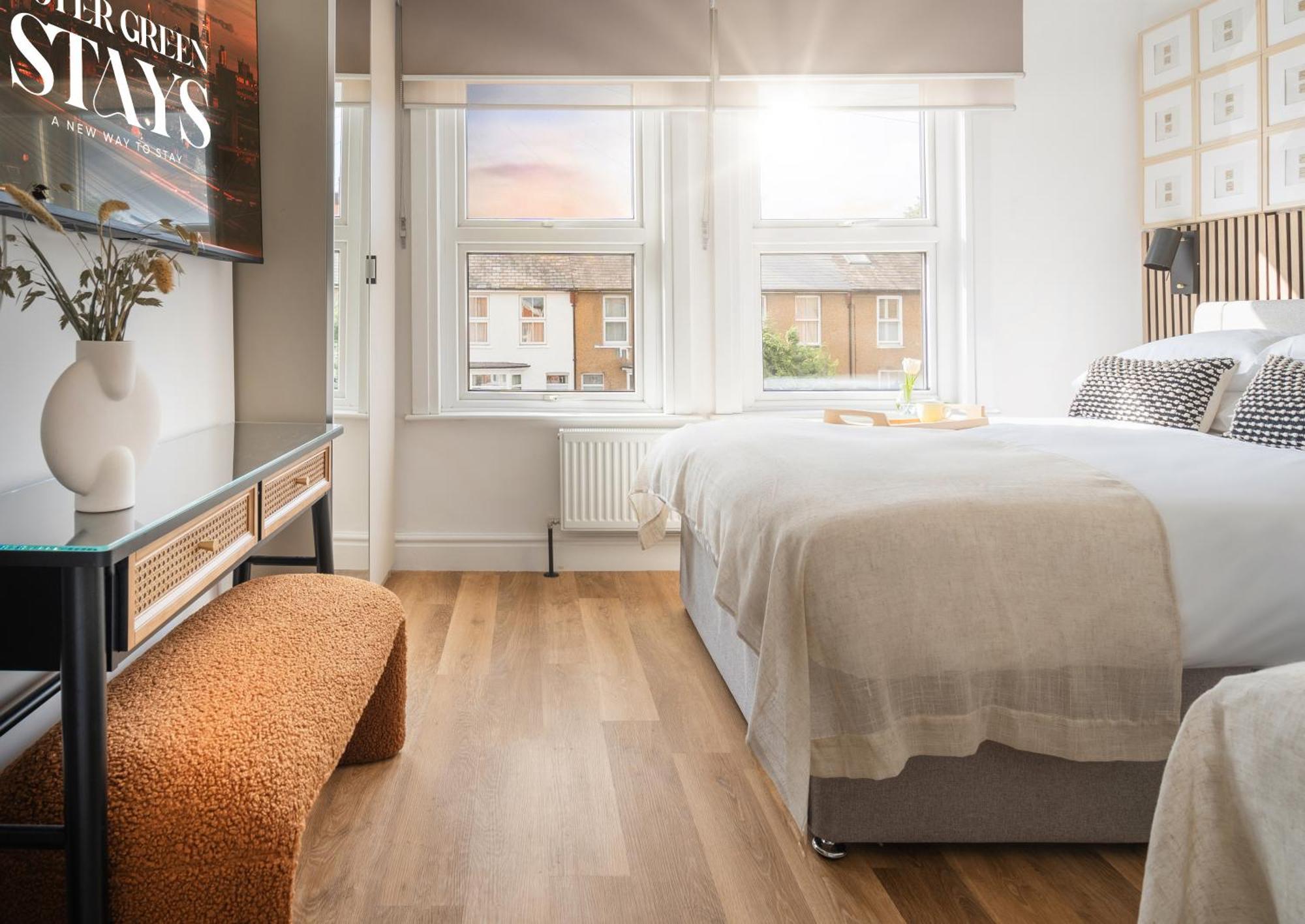 Newly Designed, 2Br Apt, 5Min From Northwood London Tube Station, Nato Hq, Ideal For Wembley, Warner Studio, Contractors Dış mekan fotoğraf